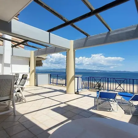 Seassy's Beachfront Apt N Potidea Appartamento