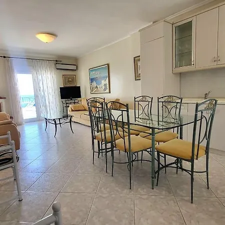 Seassy's Beachfront Apt N Potidea * Nea Poteidaia