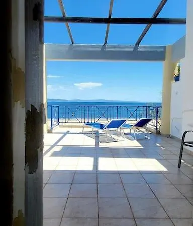 Seassy's Beachfront Apt N Potidea